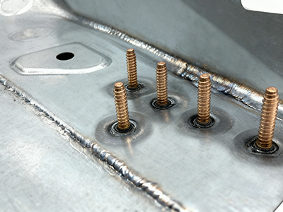 Što trebam učiniti ako zavarivanje klinova od pocinčanog lima nije čvrsto?