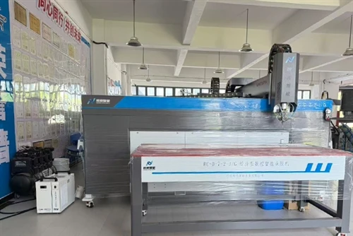 CNC stroj za doziranje PU brtvi isporučen kupcu za primjenu brtvljenja elektr...